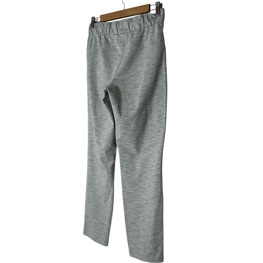 Lululemon On The Fly Crop Wee Are‎ From Space Pants Women Size 4 Gray Atheisure - Picture 9 of 9
